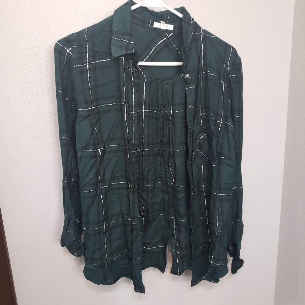 Maurices forest green and silver stripped flannel